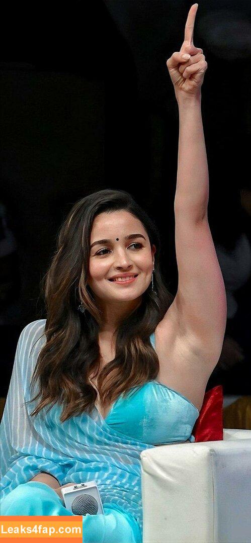 Alia Bhatt / aliaa08 / aliaabhatt leaked photo photo #0036