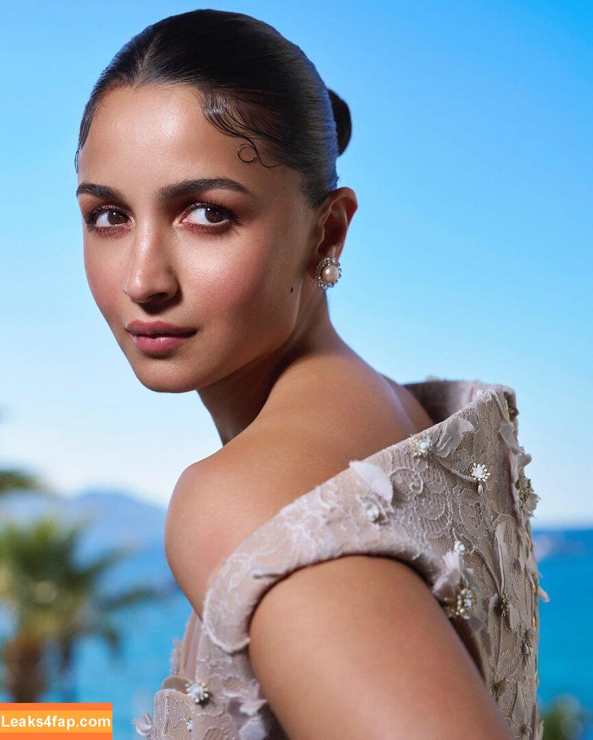 Alia Bhatt / aliaa08 / aliaabhatt слитое фото фото #0074