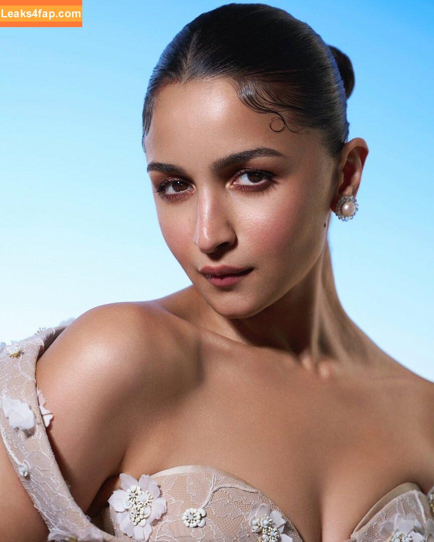 Alia Bhatt / aliaa08 / aliaabhatt слитое фото фото #0075
