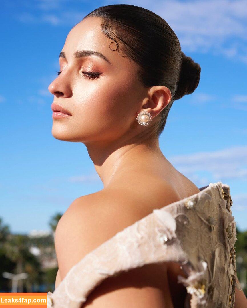 Alia Bhatt / aliaa08 / aliaabhatt слитое фото фото #0077