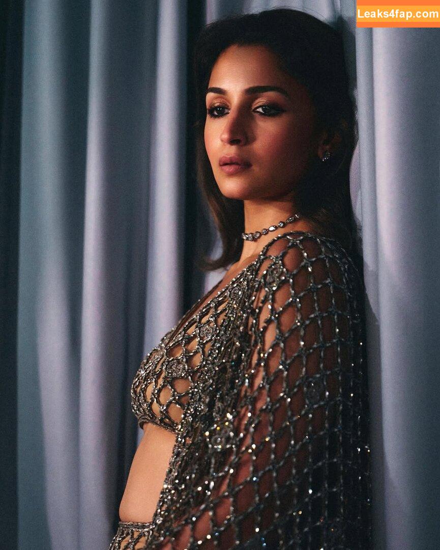 Alia Bhatt / aliaa08 / aliaabhatt слитое фото фото #0087