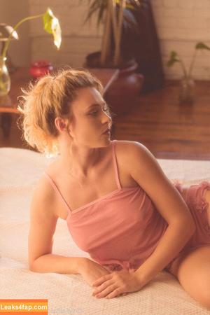 Alice Antoinette photo #0702