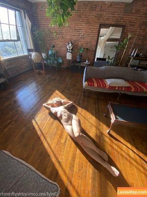 Alice Antoinette photo #0974