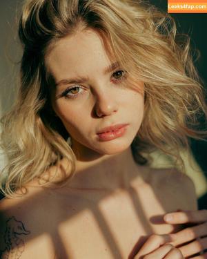 Alice Li photo #0633