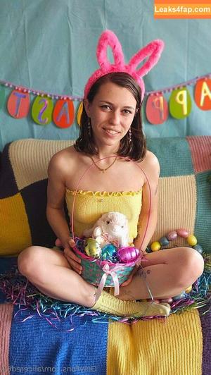 alicered69 photo #0008