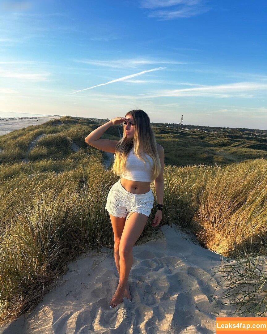 Alinahrndz leaked photo photo #0042