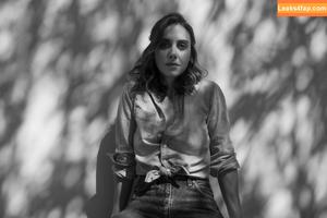 Alison Brie photo #0322