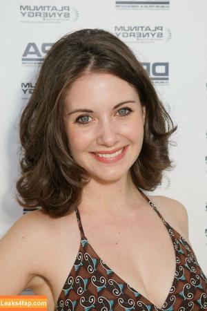 Alison Brie photo #0325