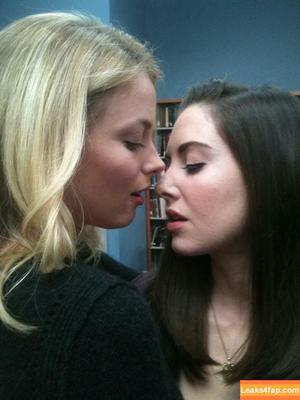 Alison Brie photo #0338