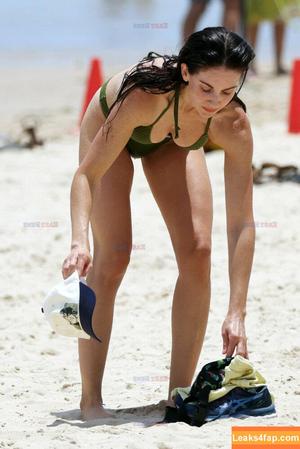 Alison Brie photo #0396