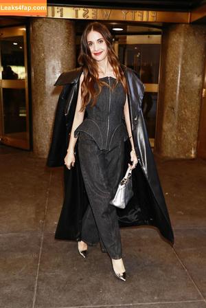 Alison Brie photo #0485