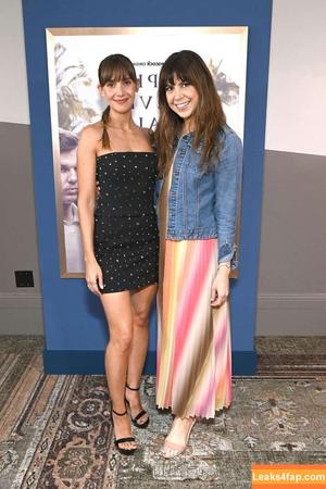Alison Brie photo #0800