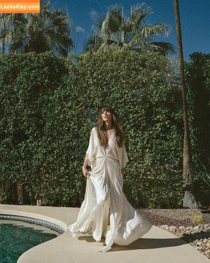 Alison Brie photo #0916
