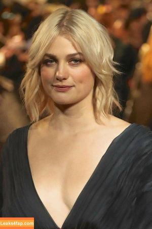 Alison Sudol photo #0005