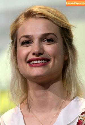 Alison Sudol photo #0006