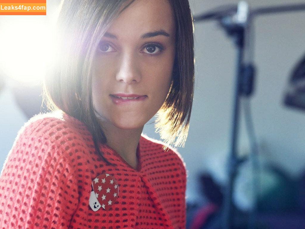 Alizee / alizeeofficiel / alizeesanzeth leaked photo photo #0046