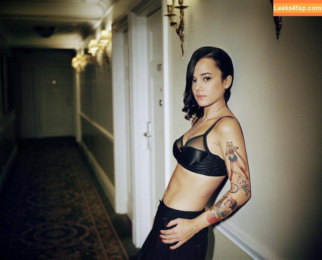 Alizee / alizeeofficiel / alizeesanzeth leaked photo photo #0049