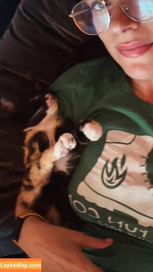 Allie Goertz photo #0080