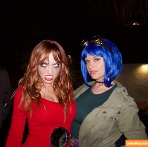 Allie Goertz photo #0081