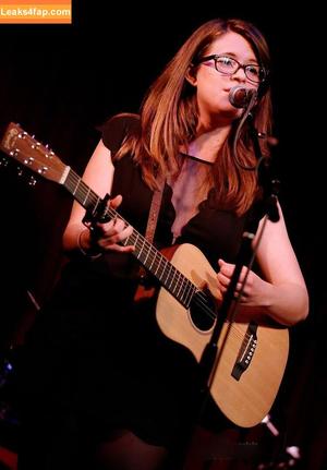 Allie Goertz photo #0083