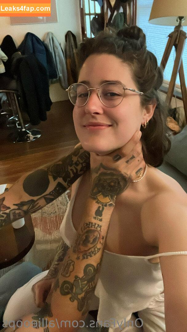 allieoops / cummanifesto leaked photo photo #0004