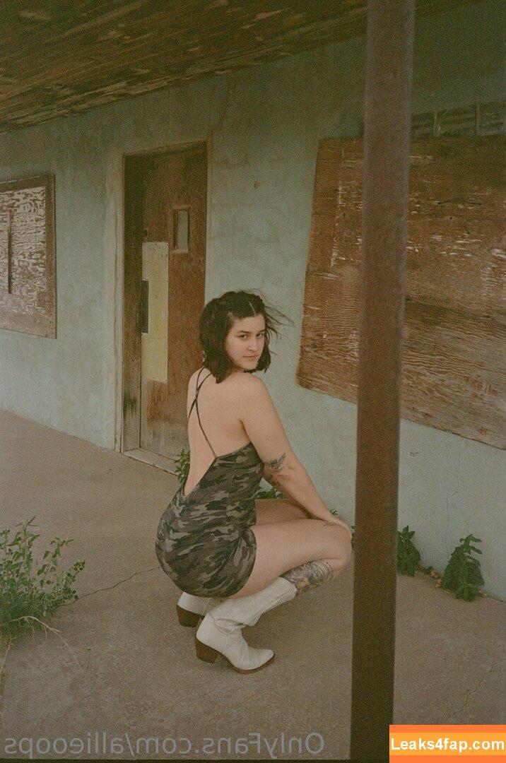 allieoops / cummanifesto leaked photo photo #0018