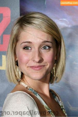 Allison Mack photo #0015