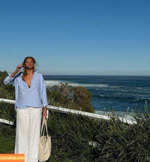 Ally Morphett photo #0006