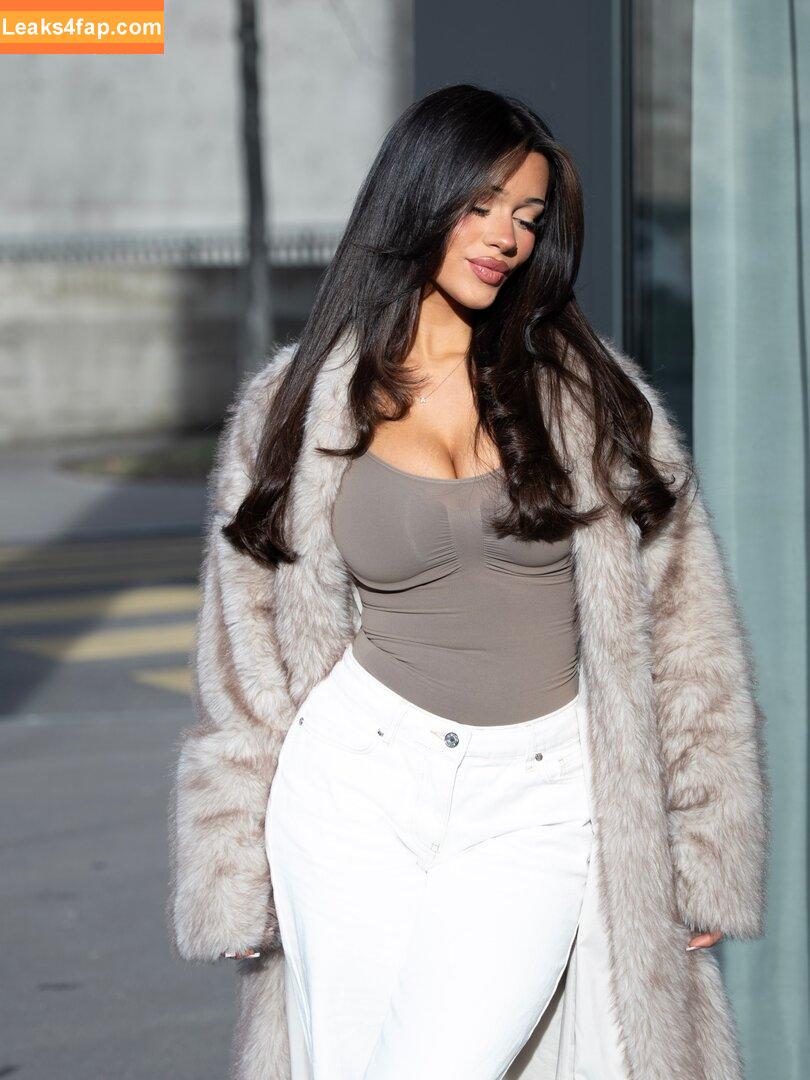 Almira Azemi / almira.azz / almirra.az leaked photo photo #0076