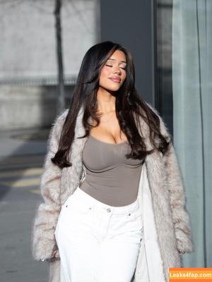 Almira Azemi photo #0075