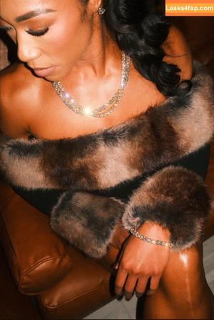 Alycia Baumgardner photo #0142