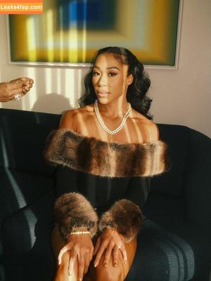 Alycia Baumgardner photo #0143