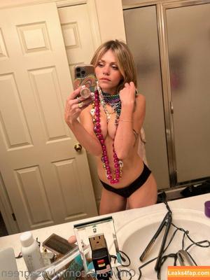 Alyssa Green photo #0131