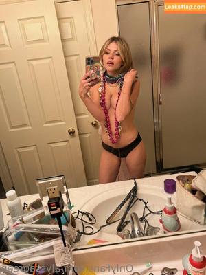 Alyssa Green photo #0142