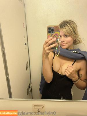 Alyssa Green photo #0236