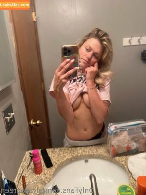 Alyssa Green photo #0318