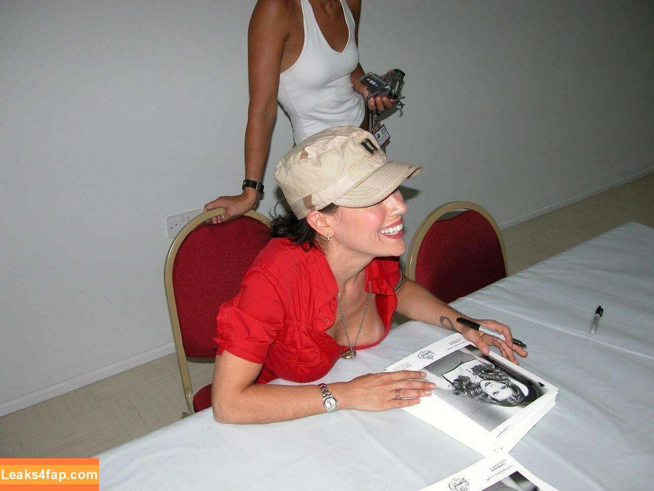Alyssa Milano / alyssa_milano / milano_alyssa / milanoxxx leaked photo photo #0091