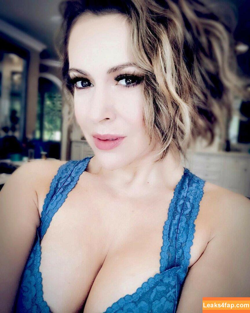 Alyssa Milano / alyssa_milano / milano_alyssa / milanoxxx leaked photo photo #0106