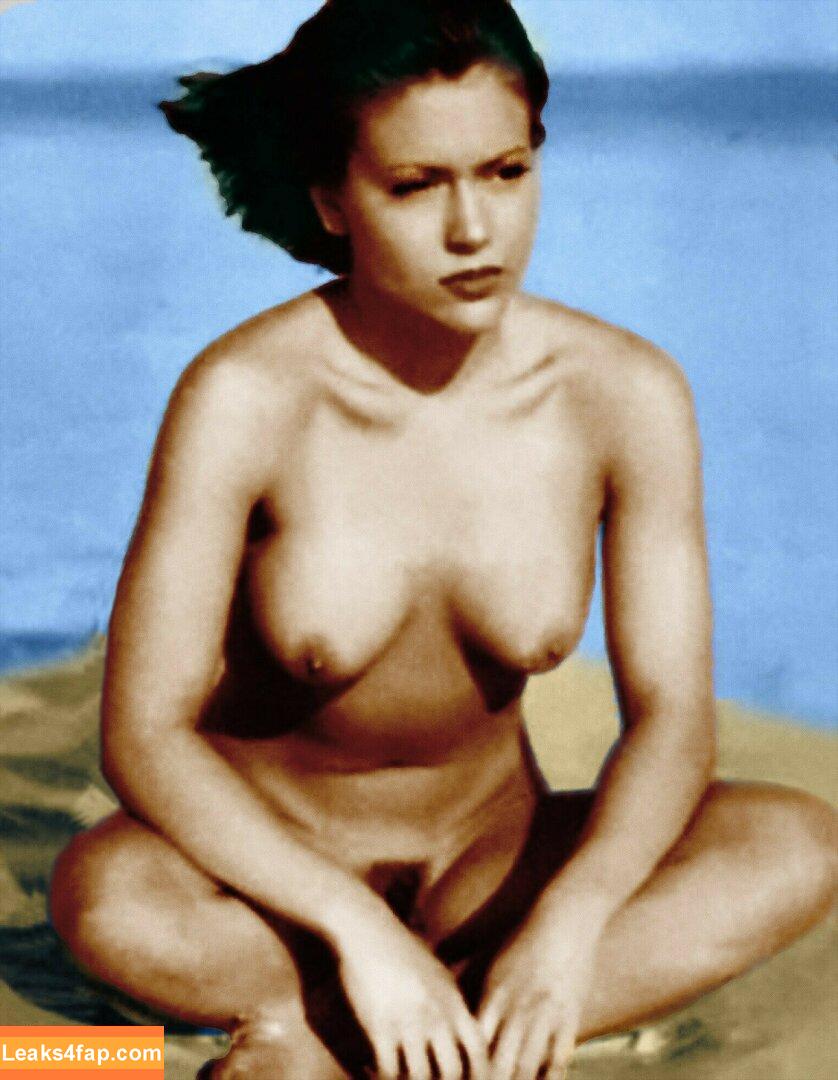 Alyssa Milano / alyssa_milano / milano_alyssa / milanoxxx leaked photo photo #0165