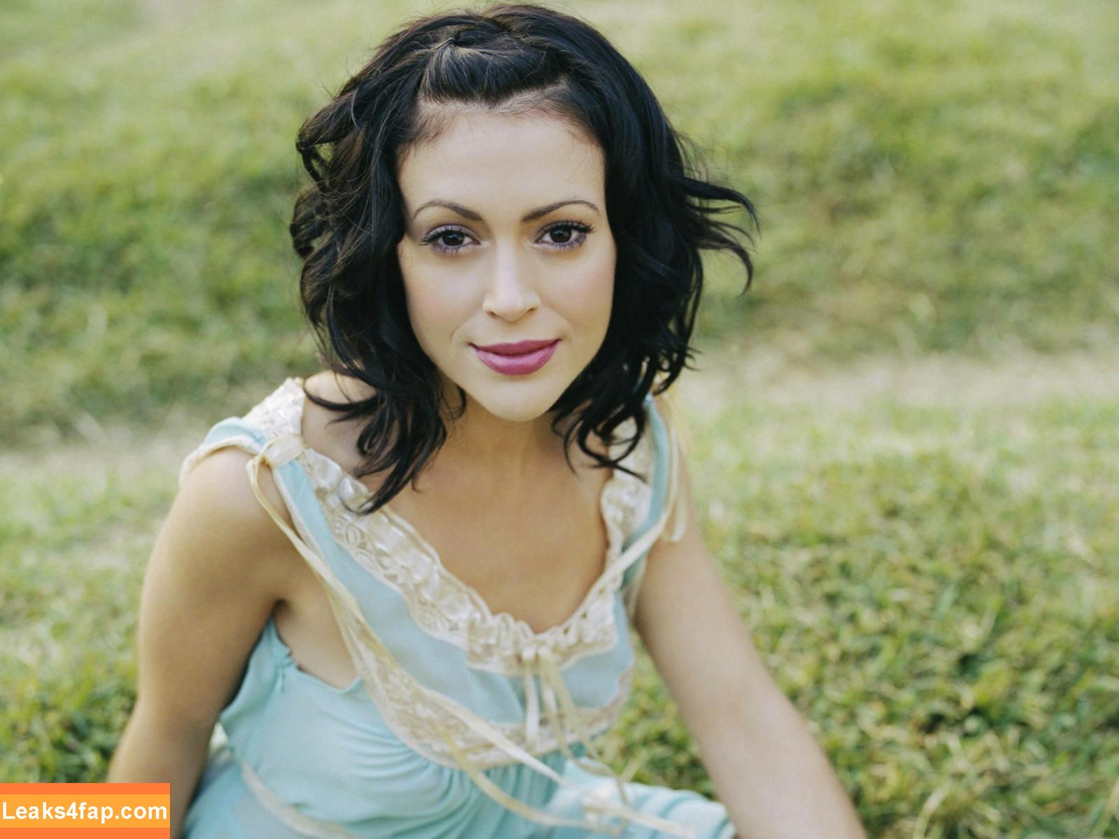 Alyssa Milano / alyssa_milano / milano_alyssa / milanoxxx leaked photo photo #0203