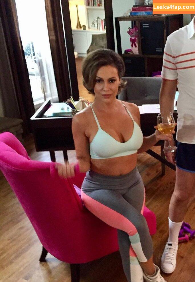 Alyssa Milano / alyssa_milano / milano_alyssa / milanoxxx leaked photo photo #0217