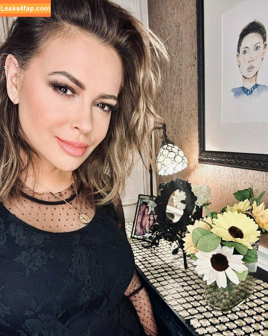 Alyssa Milano / alyssa_milano / milano_alyssa / milanoxxx leaked photo photo #0252