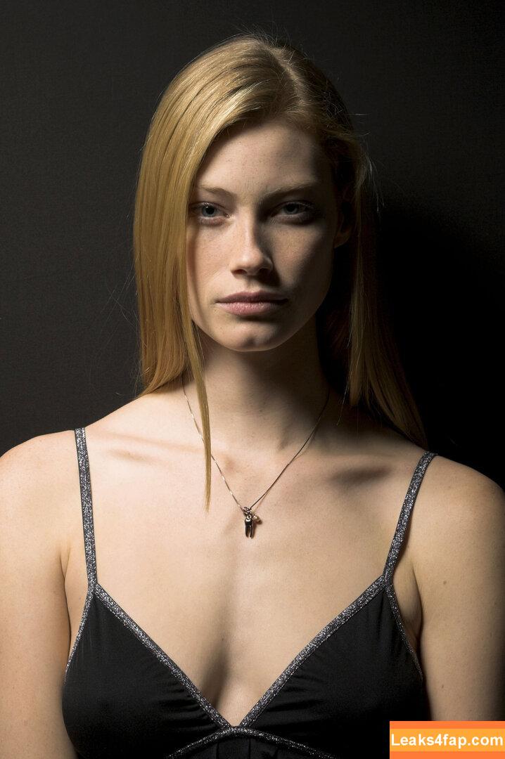 Alyssa Sutherland / TheRealAlyssaS leaked photo photo #0075