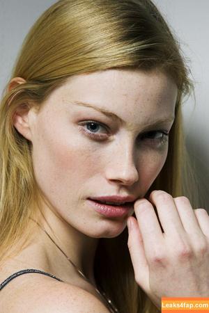 Alyssa Sutherland photo #0070