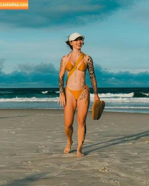 Amanda Foster photo #0003