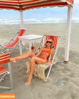 Amanda Holden photo #0698