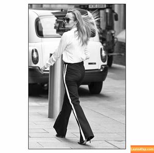 Amanda Holden photo #0737