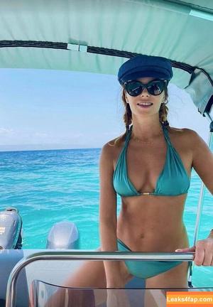 Amanda Holden photo #1700