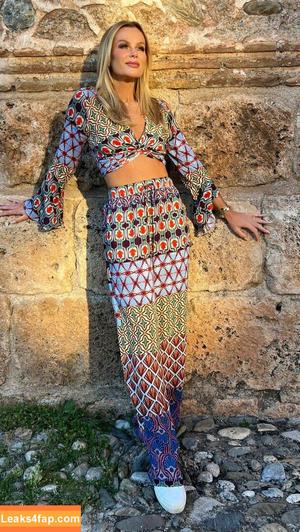 Amanda Holden photo #1710