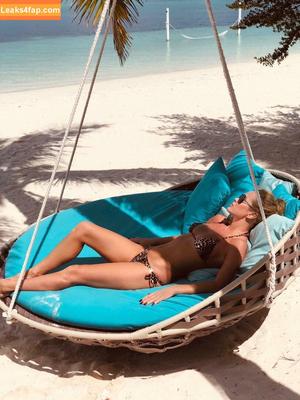 Amanda Holden photo #2247